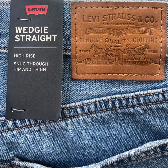 LEVIS Wedgie Fit High Rise Distressed NEW Jeans - Picture 8 of 8